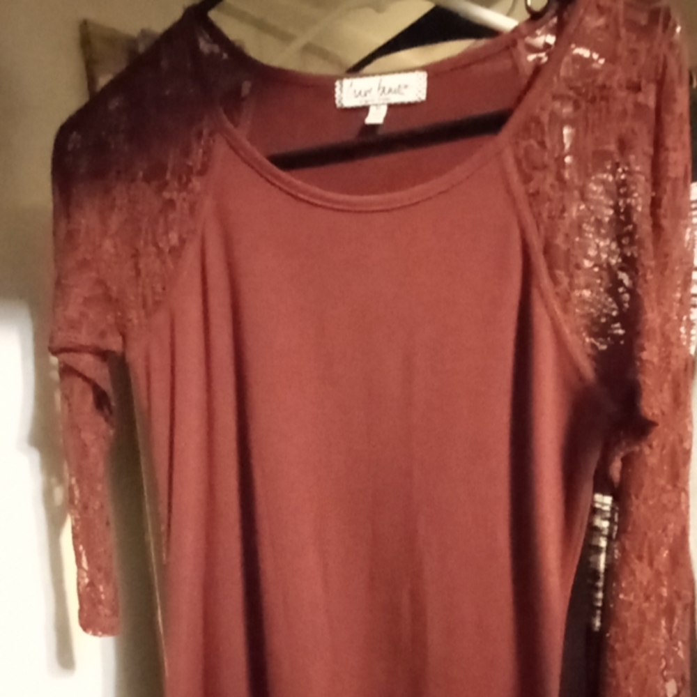 Red shirt with lace half sleeves